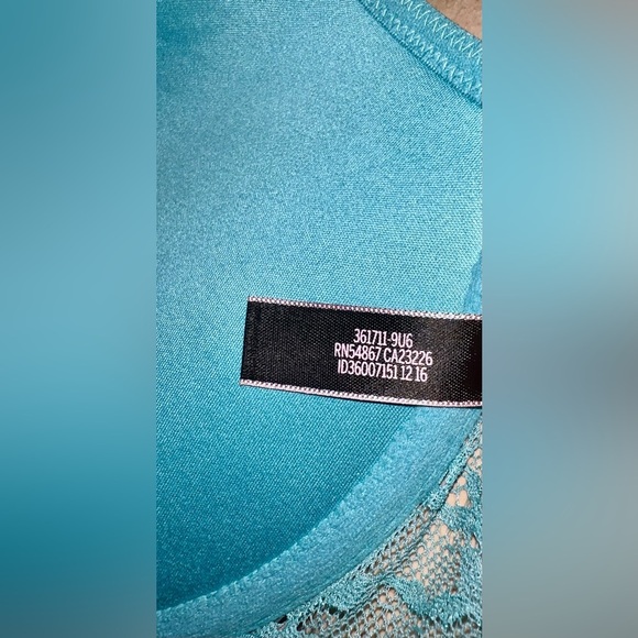 Victoria’s Secret Size 32D /E70 Bra front Closure Racer Sexy back push up Teal - Picture 9 of 9